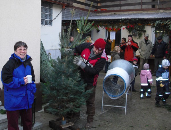 Weihnachtsbaumverkauf im Hof der Familie Schäffner in Weingarten